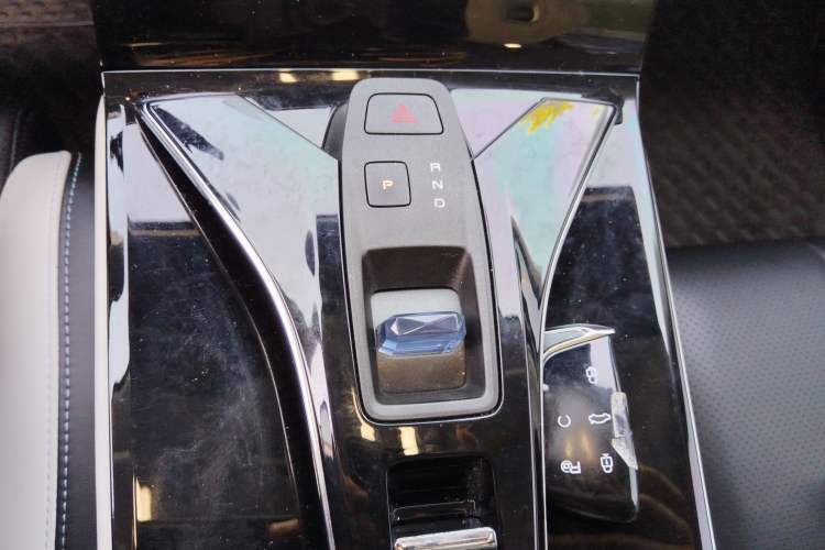 Used Dongfeng Aeolus Mage 2023 DH-i 1.5T Prestige Edition Gear Lever