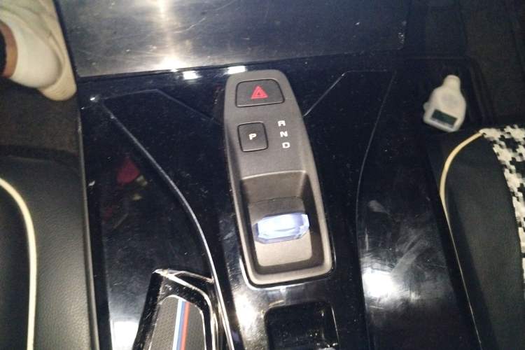 Used Dongfeng Aeolus Mage 2023 DH-i 1.5T Luxury Edition Gear Lever