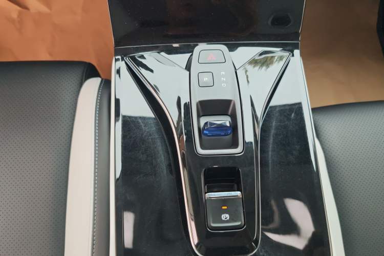 Used Dongfeng Aeolus Mage 2023 DH-i 1.5T Prestige Edition Gear Lever