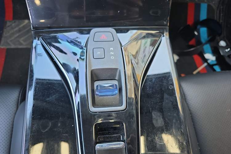 Used Dongfeng Aeolus Mage 2023 DH-i 1.5T Prestige Edition Gear Lever