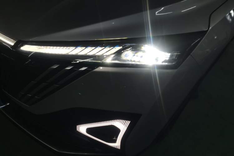 Used Dongfeng Aeolus Mage 2023 DH-i 1.5T Prestige Edition Left Front Headlight