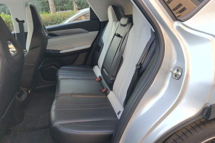 Used Dongfeng Aeolus Mage 2023 DH-i 1.5T Prestige Edition Left Rear Seat