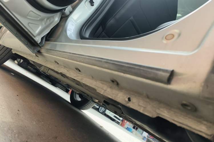 Used Dongfeng Aeolus Mage 2023 1.5T Luxury Edition Left Side Sill
