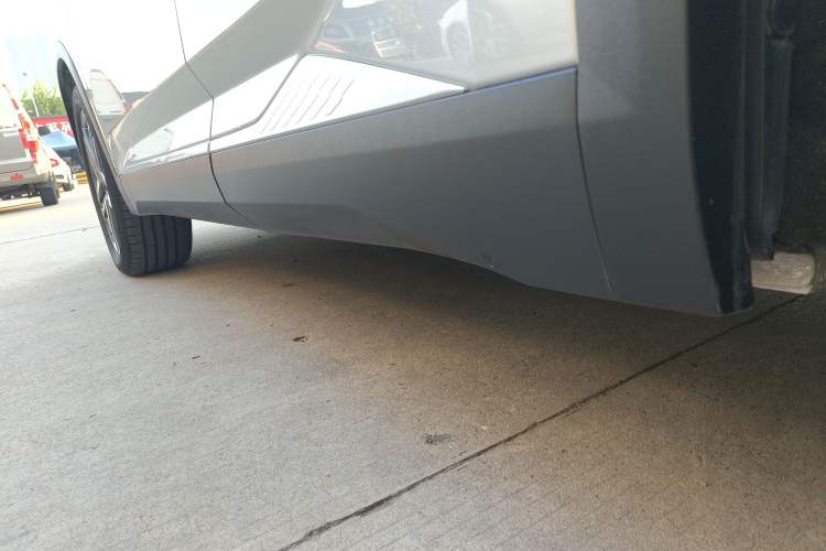 Used Dongfeng Aeolus Mage 2023 DH-i 1.5T Prestige Edition Left Side Sill