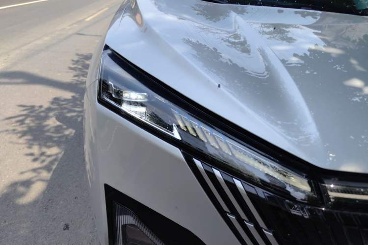 Used Dongfeng Aeolus Mage 2023 DH-i 1.5T Luxury Edition Right Front Headlight