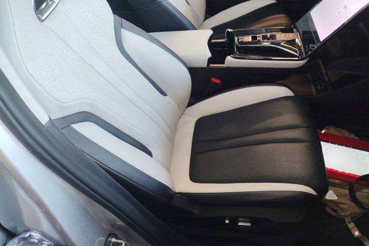 Used Dongfeng Aeolus Mage 2023 DH-i 1.5T Prestige Edition Right Front Seat