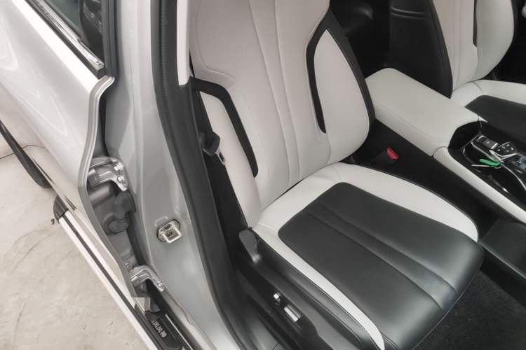 Used Dongfeng Aeolus Mage 2023 DH-i 1.5T Prestige Edition Right Front Seat