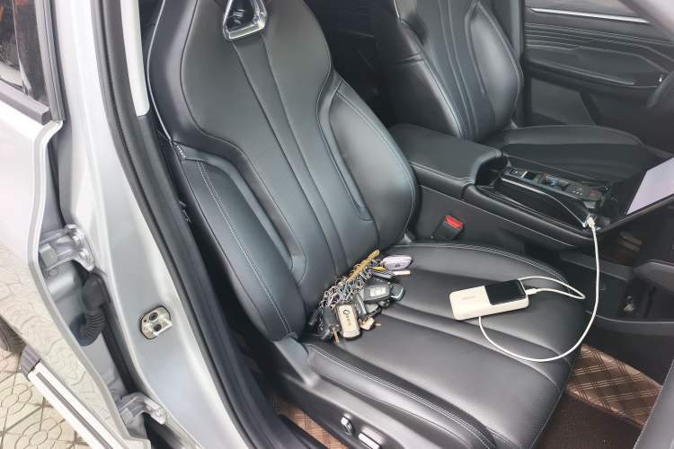 Used Dongfeng Aeolus Mage 2023 DH-i 1.5T Prestige Edition Right Front Seat