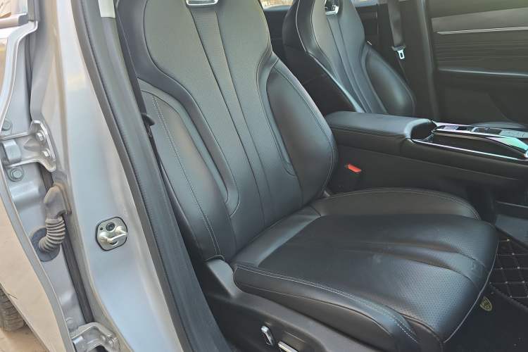 Used Dongfeng Aeolus Mage 2023 DH-i 1.5T Prestige Edition Right Front Seat