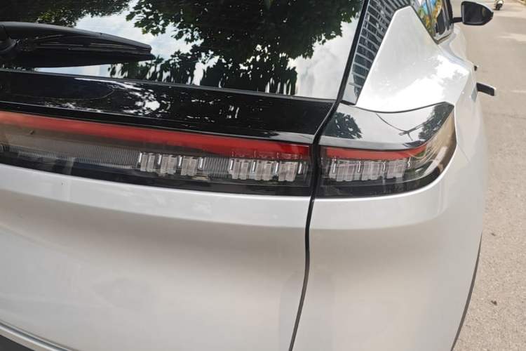 Used Dongfeng Aeolus Mage 2023 DH-i 1.5T Luxury Edition Right Rear Taillight