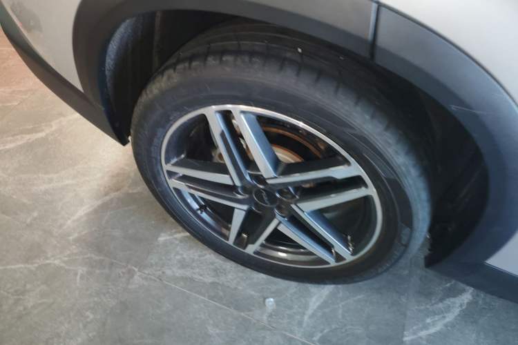 Used Dongfeng Aeolus Mage 2023 DH-i 1.5T Prestige Edition Right Rear Wheel Hub