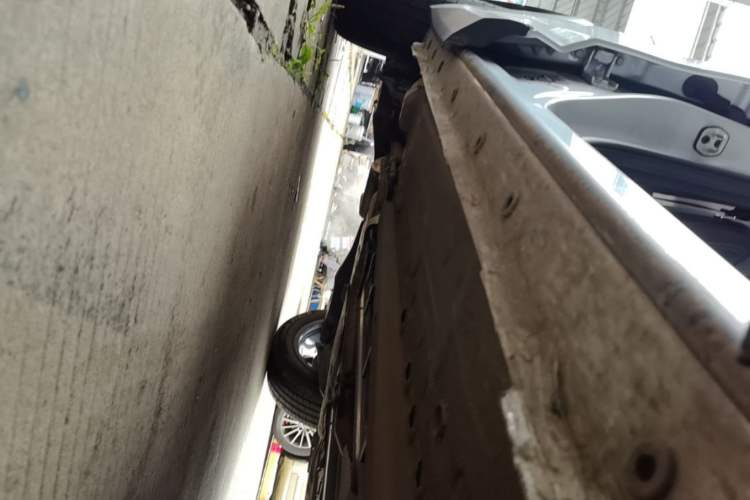 Used Dongfeng Aeolus Mage 2023 DH-i 1.5T Luxury Edition Right Side Sill