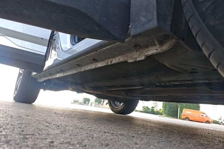 Used Dongfeng Aeolus Mage 2023 DH-i 1.5T Luxury Edition Right Side Sill