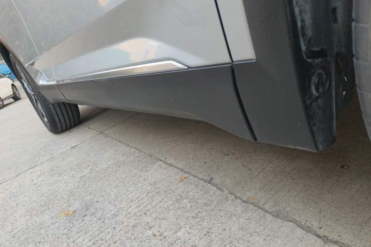 Used Dongfeng Aeolus Mage 2023 DH-i 1.5T Prestige Edition Right Side Sill
