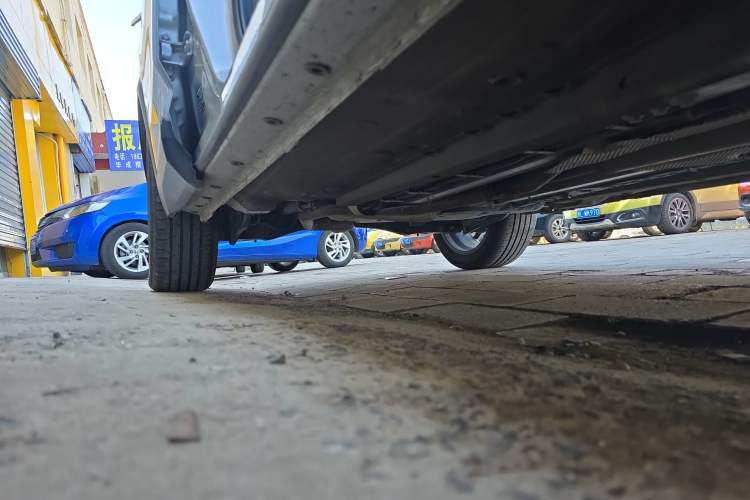 Used Dongfeng Aeolus Mage 2023 DH-i 1.5T Prestige Edition Right Side Sill