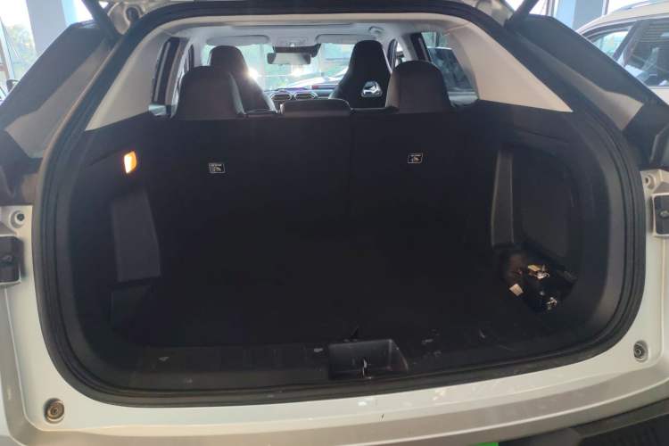 Used Dongfeng Aeolus Mage 2023 DH-i 1.5T Prestige Edition Trunk