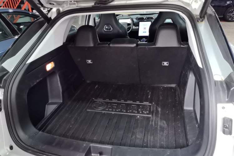 Used Dongfeng Aeolus Mage 2023 DH-i 1.5T Prestige Edition Trunk