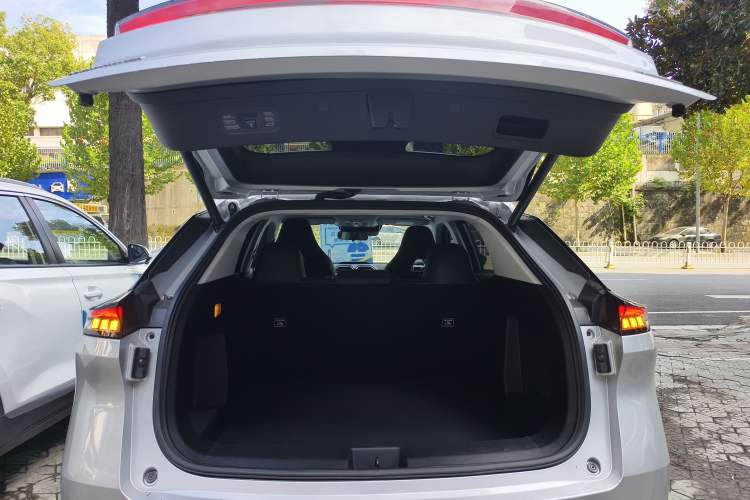 Used Dongfeng Aeolus Mage 2023 DH-i 1.5T Prestige Edition Trunk