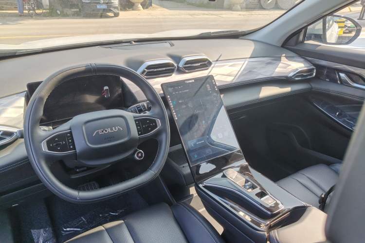 Used Dongfeng Aeolus Mage 2023 DH-i 1.5T Luxury Edition Center Console