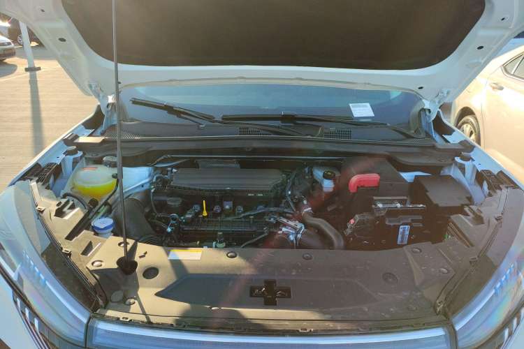Used Dongfeng Aeolus Mage 2023 1.5T Luxury Edition Engine Bay