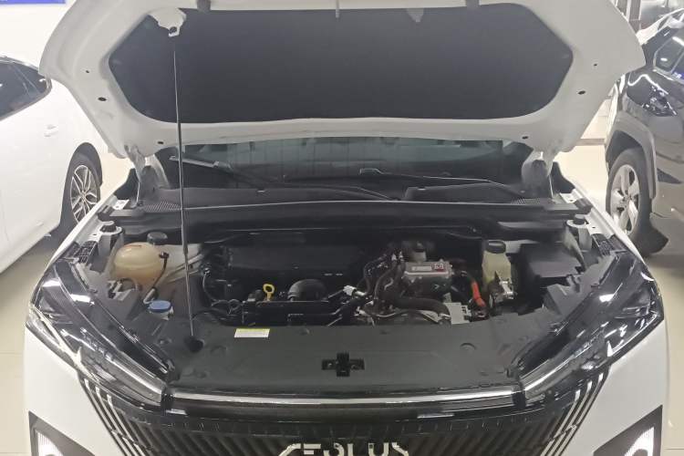 Used Dongfeng Aeolus Mage 2023 DH-i 1.5T Prestige Edition Engine Bay
