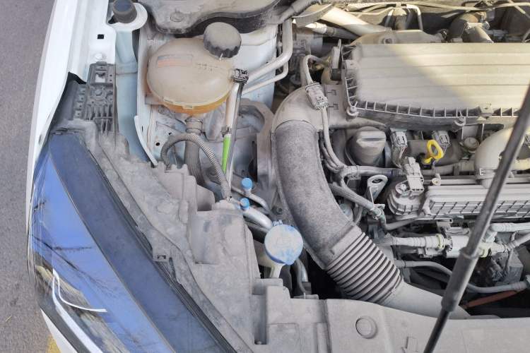 Used Dongfeng Aeolus Mage 2023 DH-i 1.5T Prestige Edition Engine Bay Right