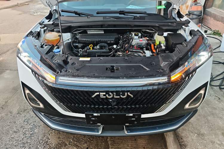 Used Dongfeng Aeolus Mage 2023 DH-i 1.5T Prestige Edition Engine Bay