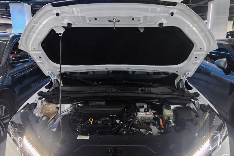 Used Dongfeng Aeolus Mage 2023 DH-i 1.5T Prestige Edition Engine Bay