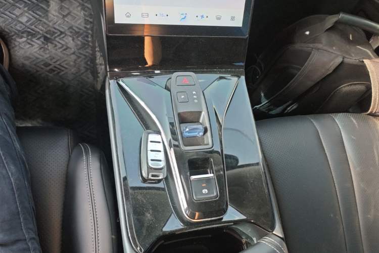Used Dongfeng Aeolus Mage 2023 DH-i 1.5T Luxury Edition Gear Lever