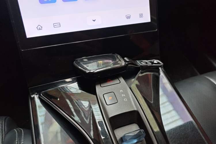 Used Dongfeng Aeolus Mage 2023 DH-i 1.5T Luxury Edition Gear Lever