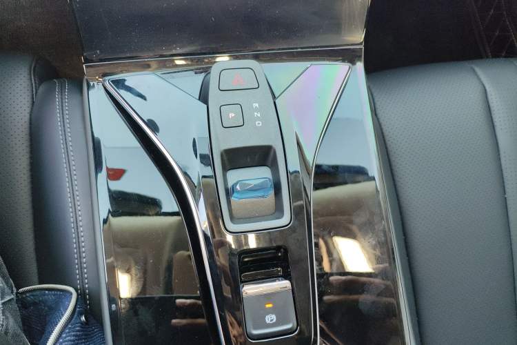 Used Dongfeng Aeolus Mage 2023 1.5T Luxury Edition Gear Lever
