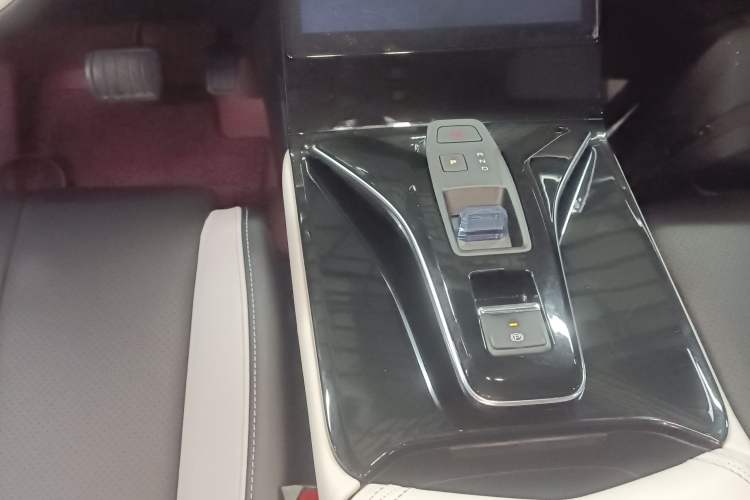 Used Dongfeng Aeolus Mage 2023 DH-i 1.5T Prestige Edition Gear Lever