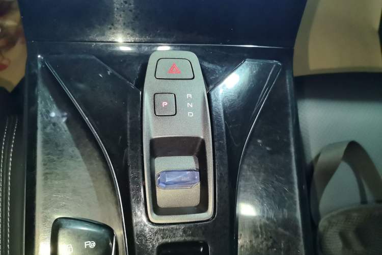 Used Dongfeng Aeolus Mage 2023 DH-i 1.5T Luxury Edition Gear Lever