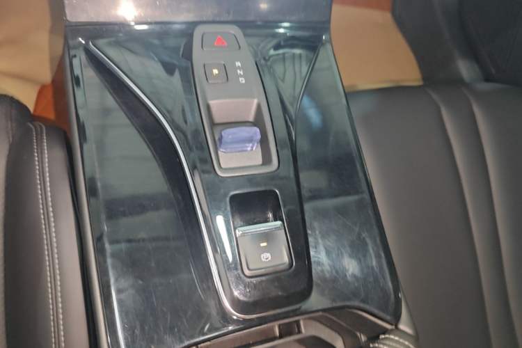 Used Dongfeng Aeolus Mage 2023 DH-i 1.5T Luxury Edition Gear Lever