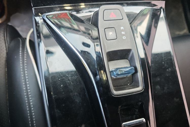 Used Dongfeng Aeolus Mage 2023 DH-i 1.5T Luxury Edition Gear Lever