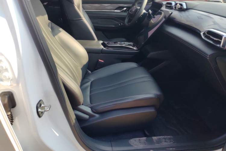 Used Dongfeng Aeolus Mage 2023 DH-i 1.5T Luxury Edition Interior 2
