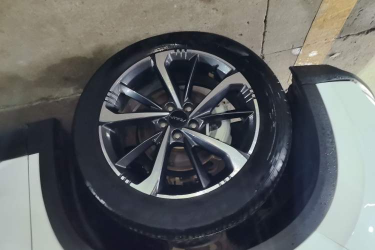 Used Dongfeng Aeolus Mage 2023 DH-i 1.5T Luxury Edition Left Front Wheel Hub