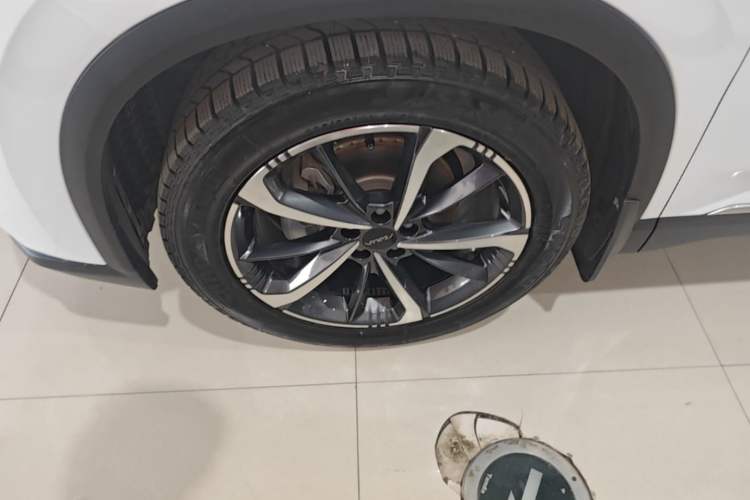 Used Dongfeng Aeolus Mage 2023 DH-i 1.5T Luxury Edition Left Front Wheel Hub