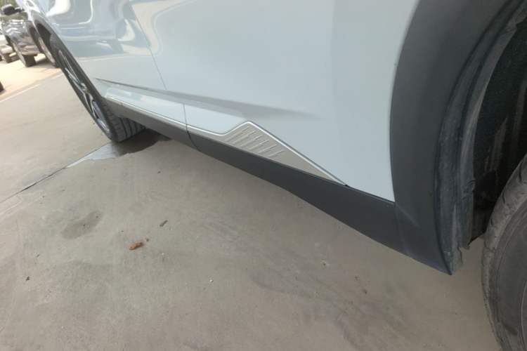 Used Dongfeng Aeolus Mage 2023 DH-i 1.5T Prestige Edition Left Side Sill