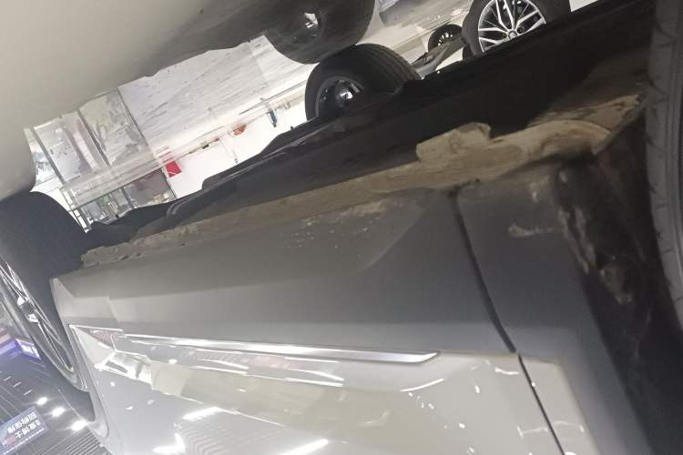 Used Dongfeng Aeolus Mage 2023 DH-i 1.5T Prestige Edition Left Side Sill