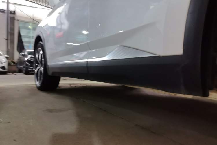 Used Dongfeng Aeolus Mage 2023 DH-i 1.5T Luxury Edition Left Side Sill