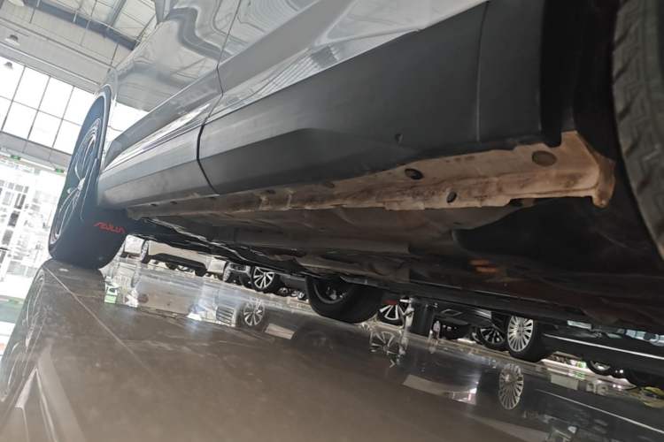 Used Dongfeng Aeolus Mage 2023 DH-i 1.5T Luxury Edition Left Side Sill