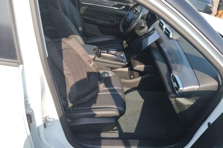 Used Dongfeng Aeolus Mage 2023 DH-i 1.5T Luxury Edition Right Front Seat