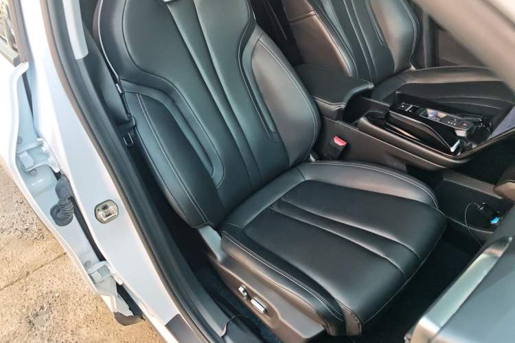 Used Dongfeng Aeolus Mage 2023 DH-i 1.5T Prestige Edition Right Front Seat