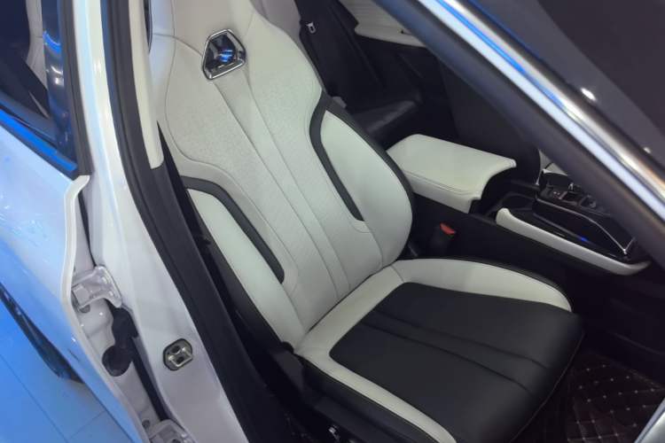 Used Dongfeng Aeolus Mage 2023 DH-i 1.5T Prestige Edition Right Front Seat