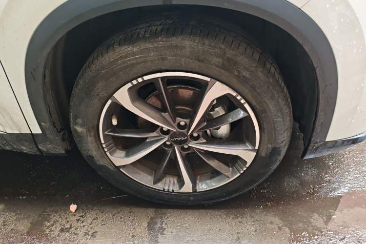 Used Dongfeng Aeolus Mage 2023 1.5T Luxury Edition Right Front Wheel Hub