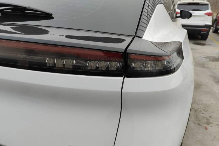 Used Dongfeng Aeolus Mage 2023 1.5T Luxury Edition Right Rear Taillight