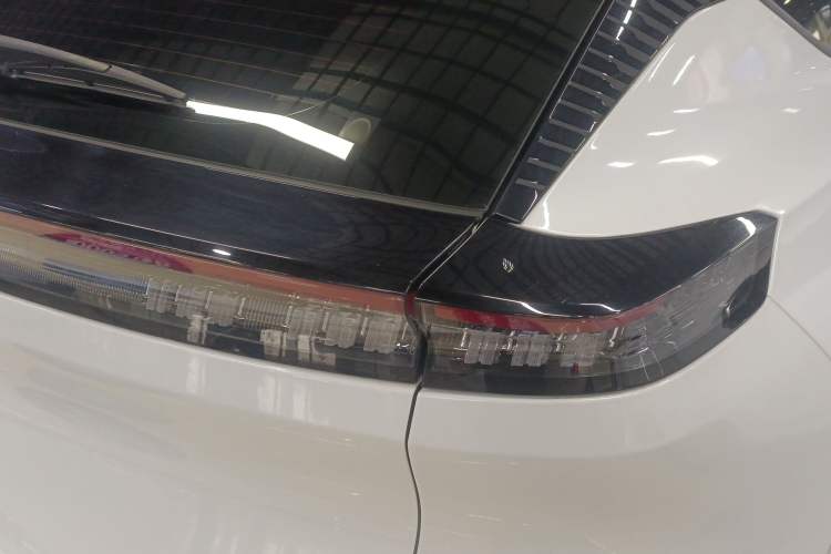 Used Dongfeng Aeolus Mage 2023 DH-i 1.5T Prestige Edition Right Rear Taillight