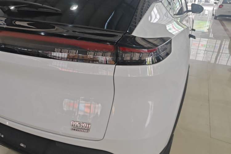 Used Dongfeng Aeolus Mage 2023 DH-i 1.5T Luxury Edition Right Rear Taillight
