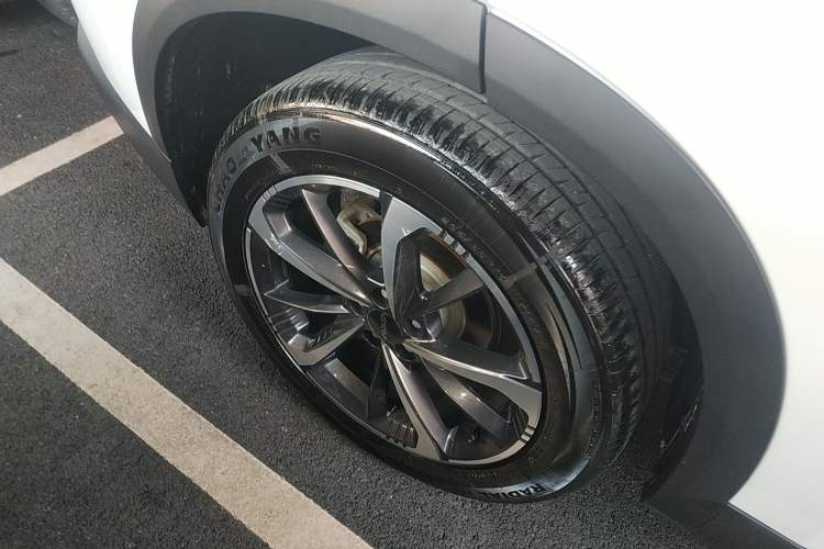 Used Dongfeng Aeolus Mage 2023 1.5T Luxury Edition Right Rear Wheel Hub